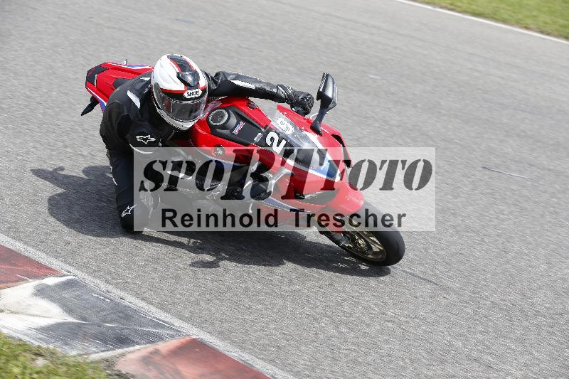 /Archiv-2024/29 12.06.2024 MOTO.CH Track Day ADR/Gruppe gelb/29